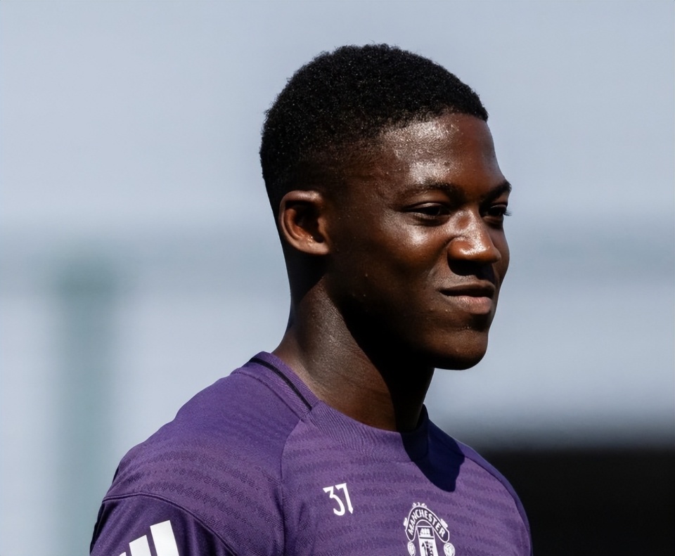 万英镑左右 万英镑左右