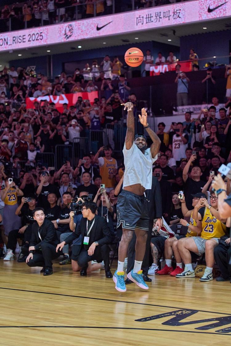 ue, 詹姆斯中国 ue, 詹姆斯中国